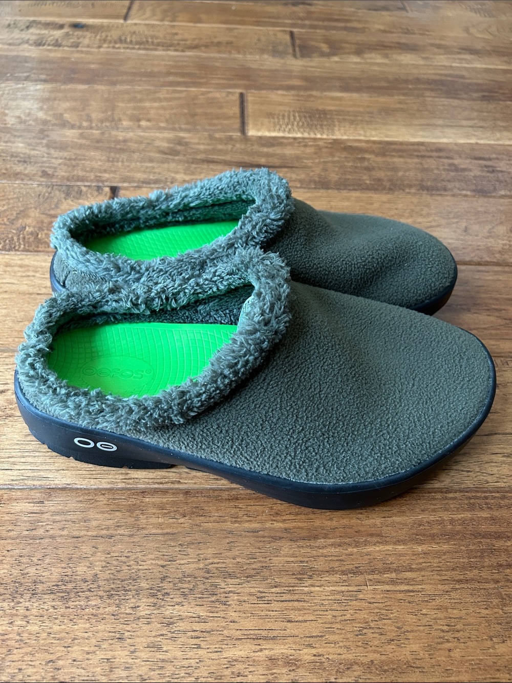 Oofos Oocoozie Fleece Clog Slipper Mules Slip On Comfort Recovery Shoes Green 9